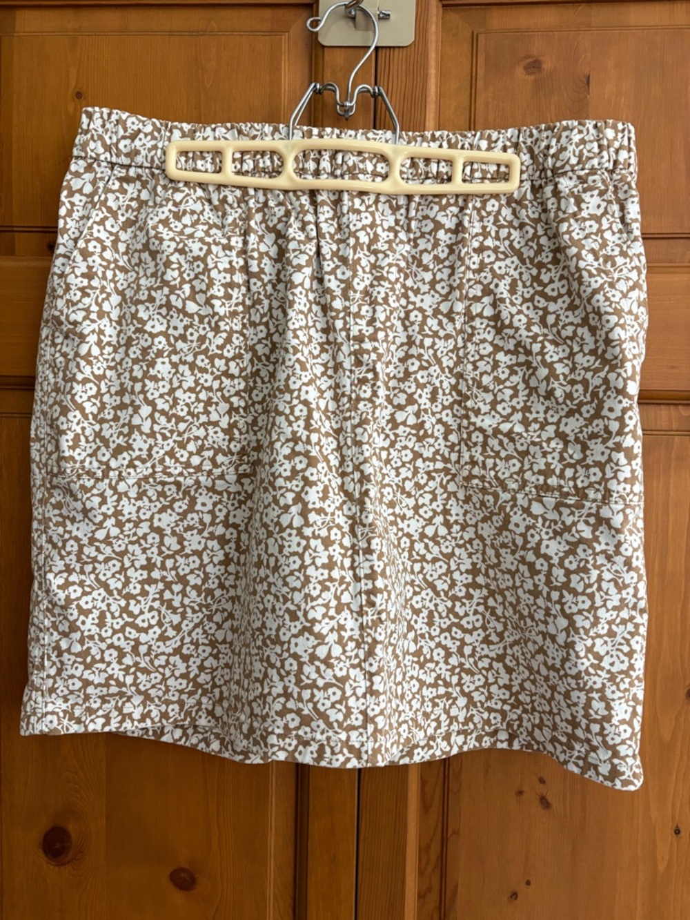 Lands' End Tan and White Floral Skort